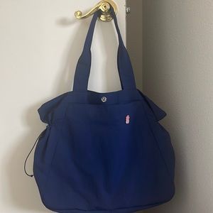 Lululemon shopper bag